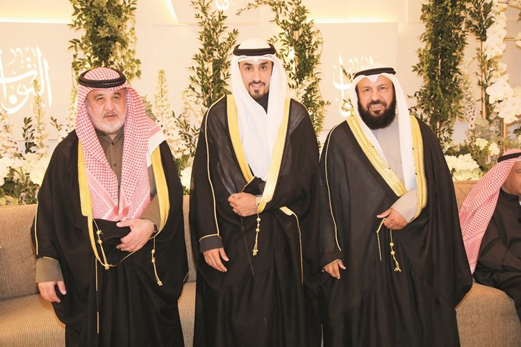 المعرس خالد الذكير متوسطا والده عادل الذكير ووالد العروس حسين الإبراهيم﻿