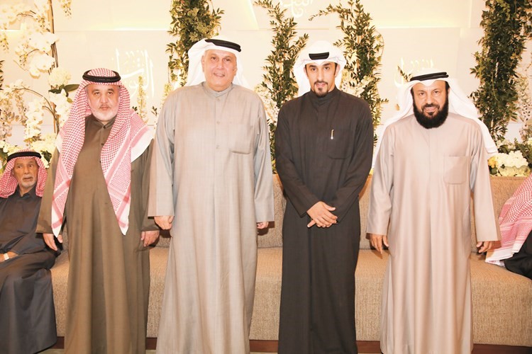 فيصل المدلج يبارك للمعرس ووالده عادل الذكير ووالد العروس حسين الإبراهيم﻿
