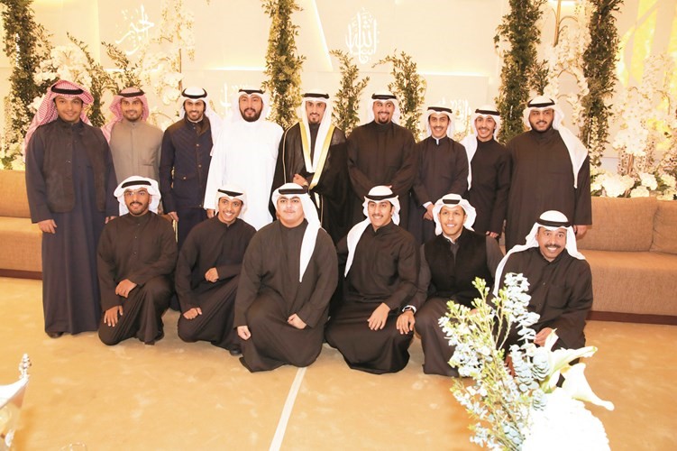 مباركة للمعرس خالد الذكير من الأهل﻿