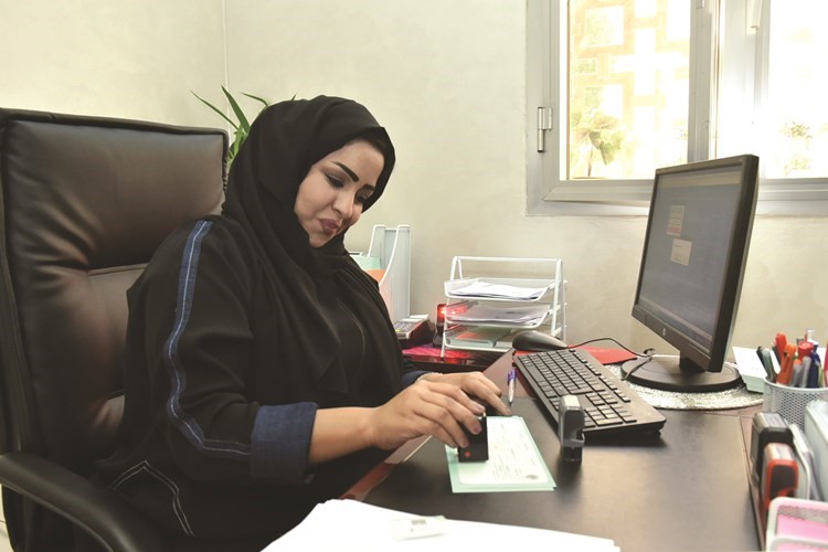 عنود الشطي تدقق على شهادات الميلاد﻿