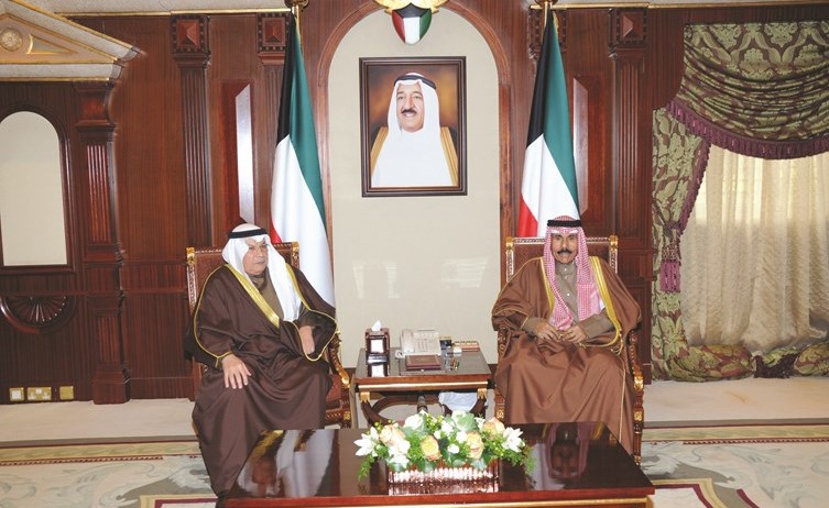 سمو ولي العهد الشيخ نواف الأحمد مستقبلا الشيخ خالد الجراح﻿