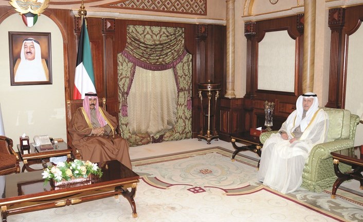 سمو ولي العهد الشيخ نواف الأحمد خلال استقباله السفير عبد اللطيف اليحيا﻿