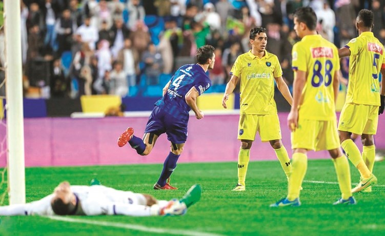 الهلال ينجو من الخسارة أمام التعاون في الوقت القاتل