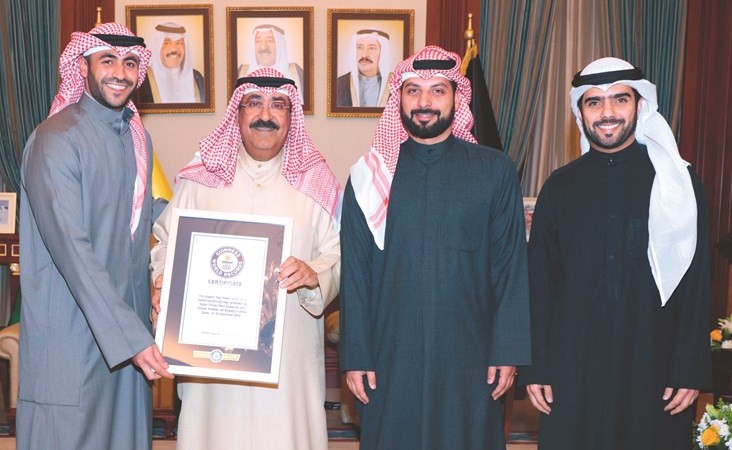الشيخ مشعل الأحمد مستقبلا المقدم الركن فهد اليعقوب والمقدم بحري م.سالم الميل والرائد الشيخ ناصر فواز الصباح﻿