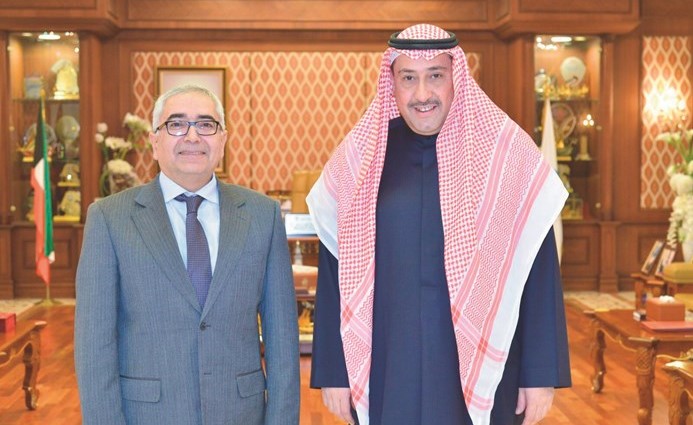 الشيخ فيصل الحمود مستقبلا سفير أرمينيا سارمين باغداساريان ﻿