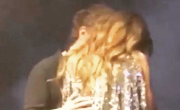 بالفيديو.. بعد أزمتها الصحية.. ميريام فارس تنهار فى حفلة رأس السنة