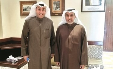محمد العرادة مهنئا فهد الشعلة بتوليه الحقيبة الوزارية﻿