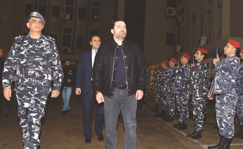 رئيس الوزراء المكلف سعد الحريري مع مدير عام قوى الأمن الداخلي اللواء عماد عثمان في مقر المديرية مساء أمس الأول	(محمود الطويل)﻿