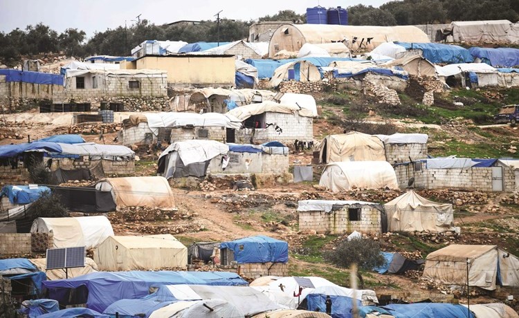منظر عام لمعسكر للنازحين السوريين بالقرب من دير بلوط في الشمال الغربي من محافظة حلب	(أ.ف.پ)﻿