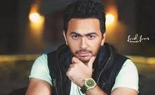 بالفيديو.. شاهدوا كيف غنت مطربة رومانية مع تامر حسني بالعربية؟