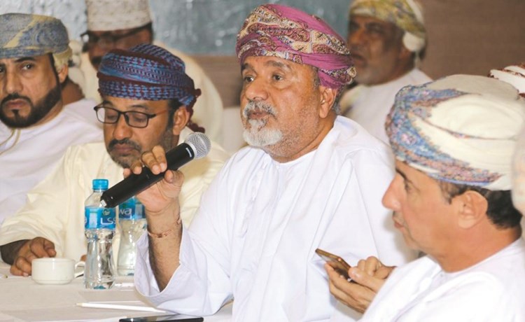 الفنان العماني طالب البلوشي مشاركا في المؤتمر الصحافي﻿