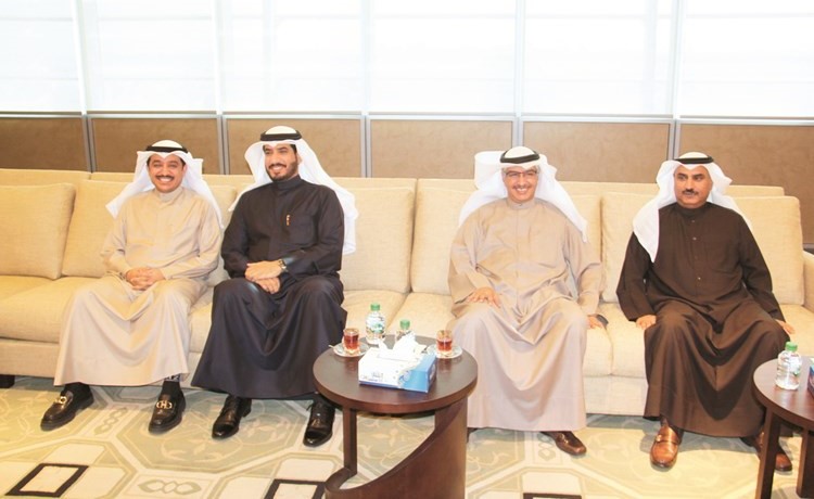 د.سعود الحربي ومحمد العتيبي ود.ماجد العازمي ود.عبدالمحسن الحويلة ﻿