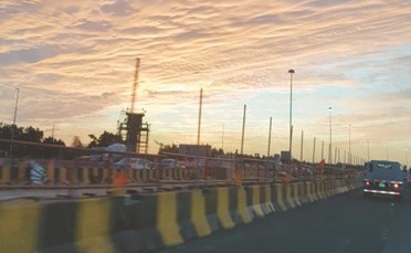 أشعة الشمس كما تمازجت مع السحب وقت الغروب في الكويت أمس  (أحمد ماهر)
