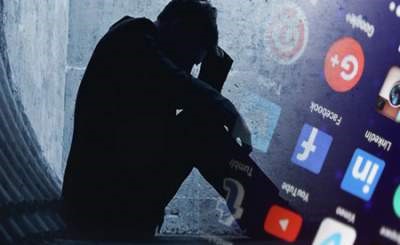 دراسة.. وسائل التواصل الاجتماعي ترتبط بزيادة فرص إصابة المراهقات بالاكتئاب
