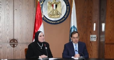 البترول المصرية : توقيع عقدين لتحويل 4 آلاف سيارة للعمل بالغاز بقيمة 20 مليون جنيه