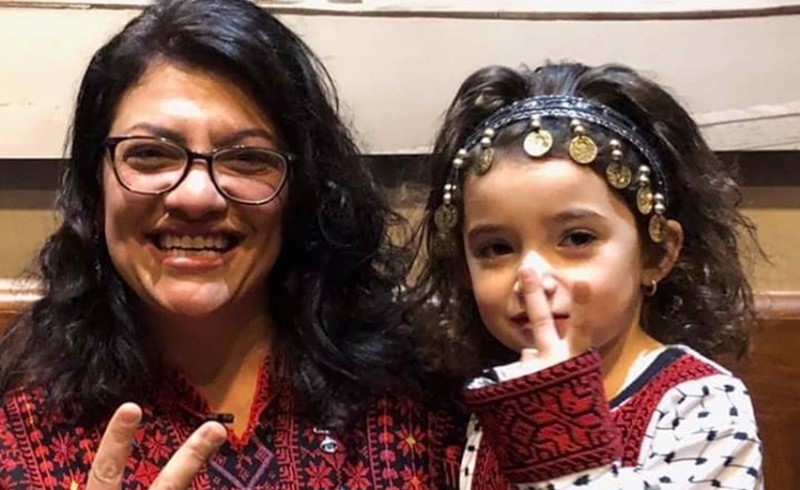 رشيدة طليب تتألق بالثوب الفلسطيني في الكونغرس الأميركي وتؤدي القسم على نسخة من القرآن الكريم