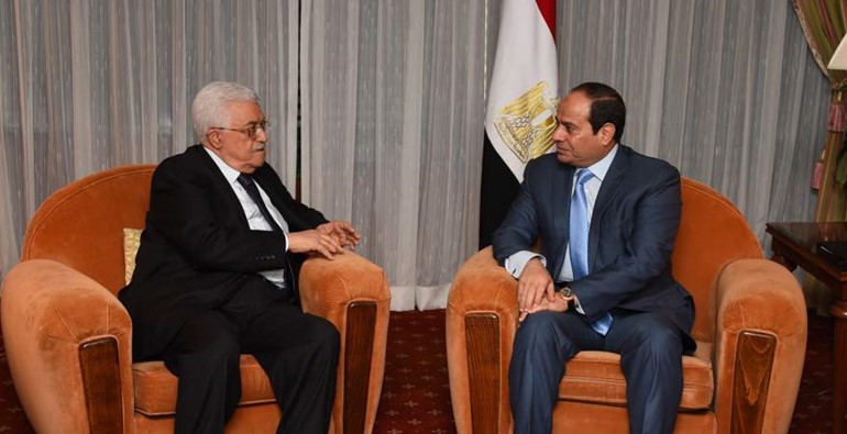 الرئيسان المصري عبد الفتاح السيسي والفلسطيني محمود عباس (أرشيفية)