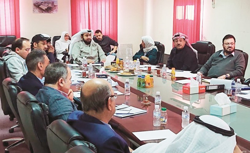 الشيخ د.باسل الصباح خلال اجتماعه مع قياديي الوزارة ﻿