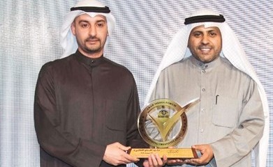  وزير الإعلام مسلما أيمن المطيري الجائزة﻿