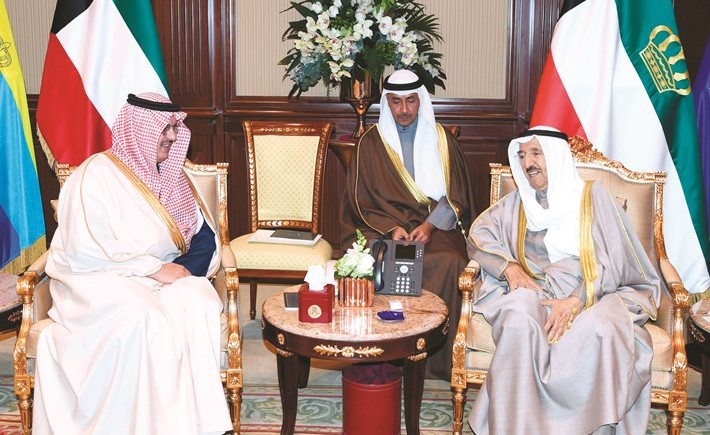 صاحب السمو الامير الشيخ صباح الاحمد مستقبلا السفير السعودي الأمير سلطان بن سعد ﻿