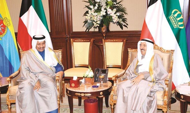 صاحب السمو الأمير الشيخ صباح الأحمد خلال لقائه سمو الشيخ جابر المبارك ﻿