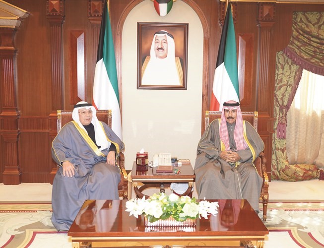 سمو ولي العهد الشيخ نواف الاحمد مستقبلا الشيخ خالد الجراح﻿
