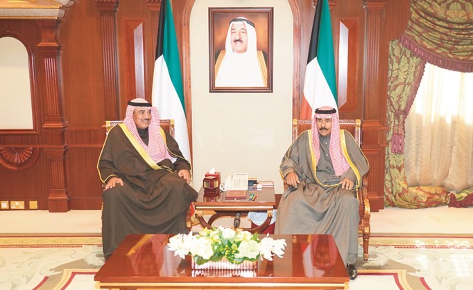 سمو ولي العهد الشيخ نواف الاحمد خلال استقباله الشيخ صباح الخالد﻿