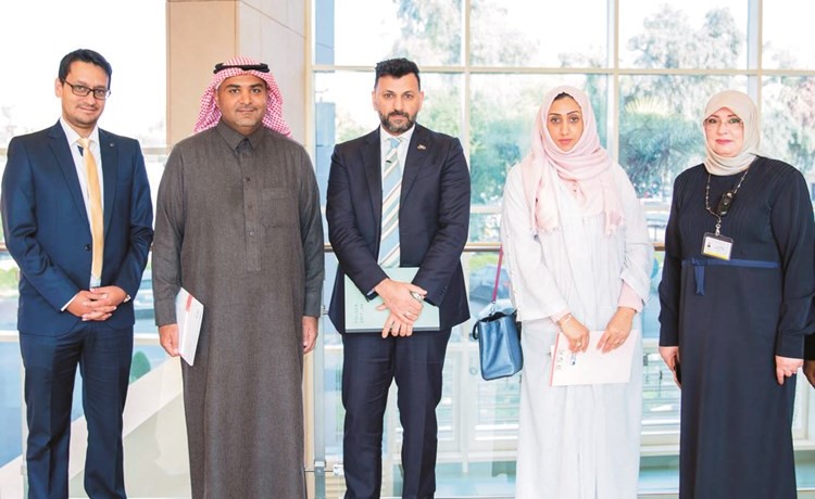  مدير مستشفى البنك الوطني د.ميثم حسين في استقبال وفد مستشفى الملك فهد التخصصي﻿