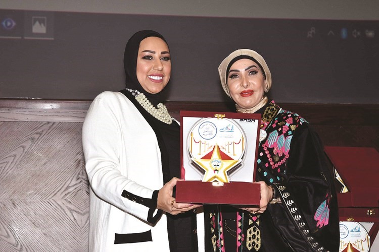 الشيخة انتصار تكرم حنان الخالدي﻿