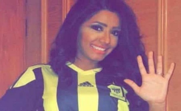 بالفيديو.. مذيع لفنانة سعودية أعلنت نيتها الترشح لرئاسة نادي الاتحاد: هل الكرة مثلثة أم دائرية؟!