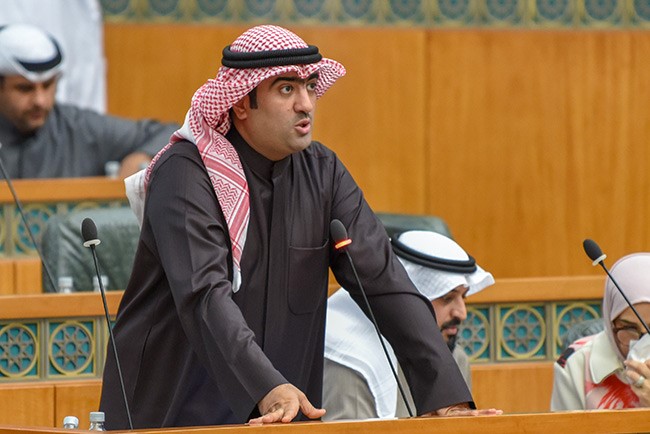 وزير التجارة والصناعة خالد الروضان