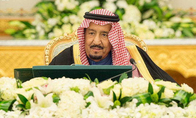 خادم الحرمين الشريفين الملك سلمان خلال اجتماع مجلس الوزراء السعودي