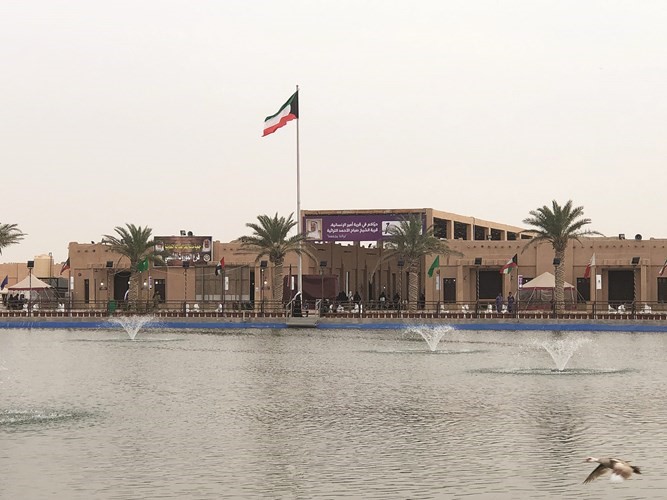 البحيرة المائية في القرية﻿