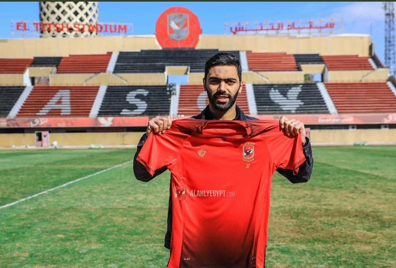 نجم الأهلي الجديد حسين الشحات: جمعت الكور مقابل 10 جنيهات وعملت في "بنزينة" وافتخر بذلك.. هدفي كان مساعدة والدتي