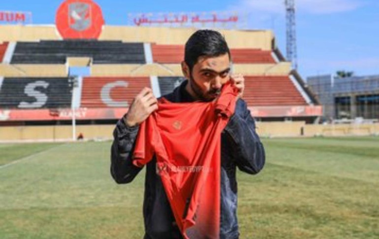 نجم الأهلي الجديد حسين الشحات: جمعت الكور مقابل 10 جنيهات وعملت في "بنزينة" وافتخر بذلك.. هدفي كان مساعدة والدتي
