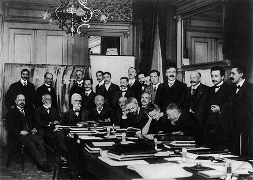  صورة لمؤتمؤ سولفاي الأول سنة 1911