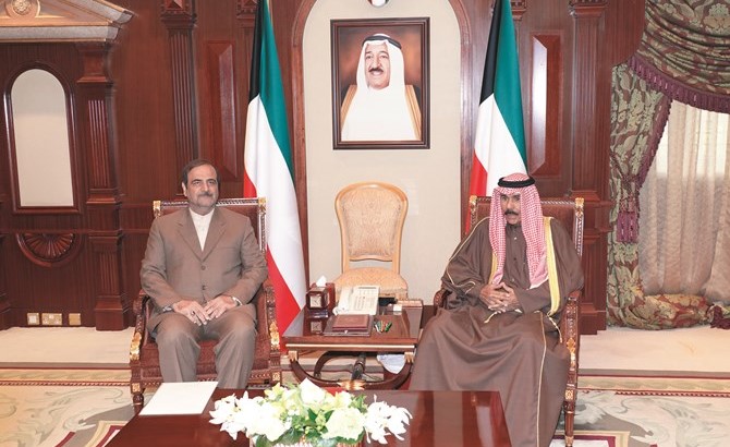 سمو ولي العهد الشيخ نواف الأحمد مستقبلا سفير إيران محمد إيراني ﻿