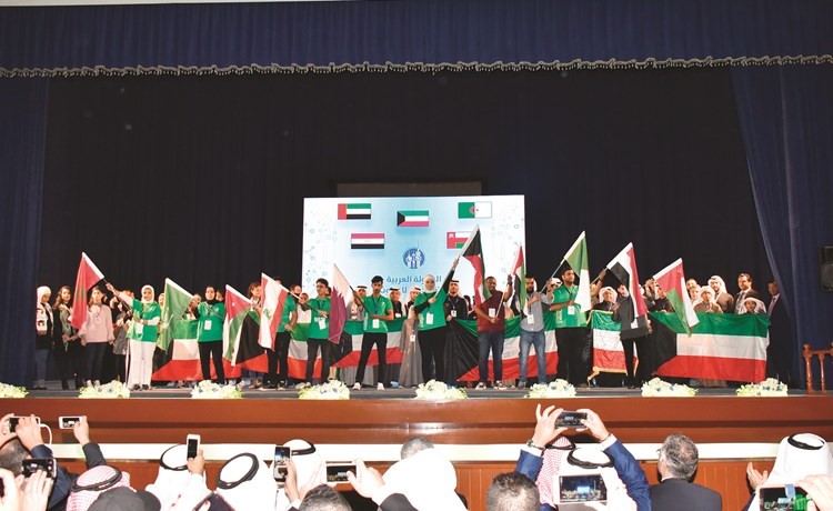 أعلام الدول المشاركة في المسابقة في كنف الكويت	(محمد هنداوي)﻿