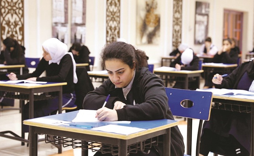 الطالبات في لجان الاختبارات﻿
