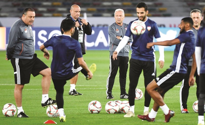 «الأبيض» للنهوض أمام «النمور الزرقاء» و«الأحمر» لإحباط «الأفيال»