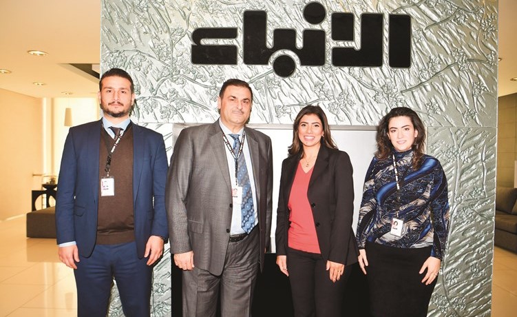 ياسمين عادل تهنئ الزملاء فريد سلوم وأحمد فياض وفيروز فخرالدين باسم فندق هيلتون الكويت﻿