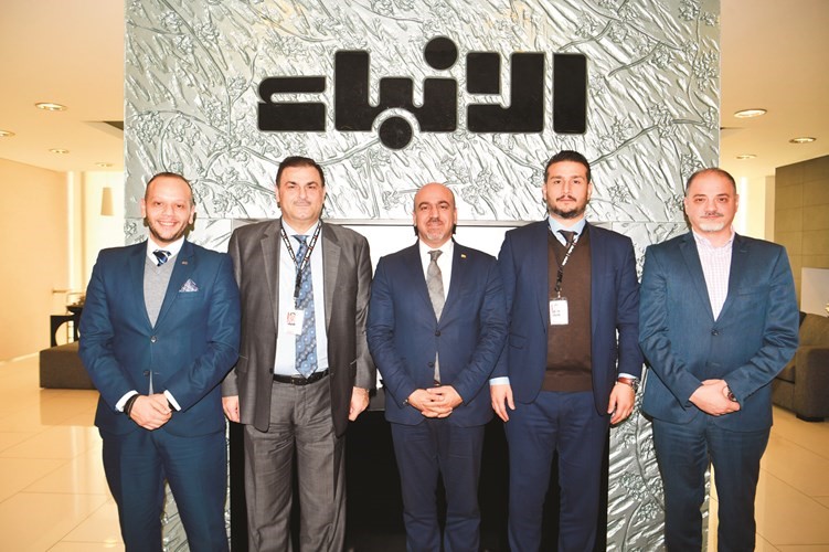 شربل أبي نادر وحيدر رفراف يهنئان الزملاء فريد سلوم وأحمد فياض ومهند سلطان نيابة عن أسرة هوليداي ان السالمية- (قاسم باشا)﻿
