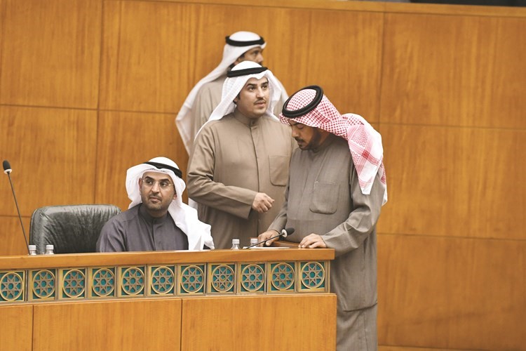 علي الدقباسي وناصر الدوسري ود. نايف الحجرف﻿