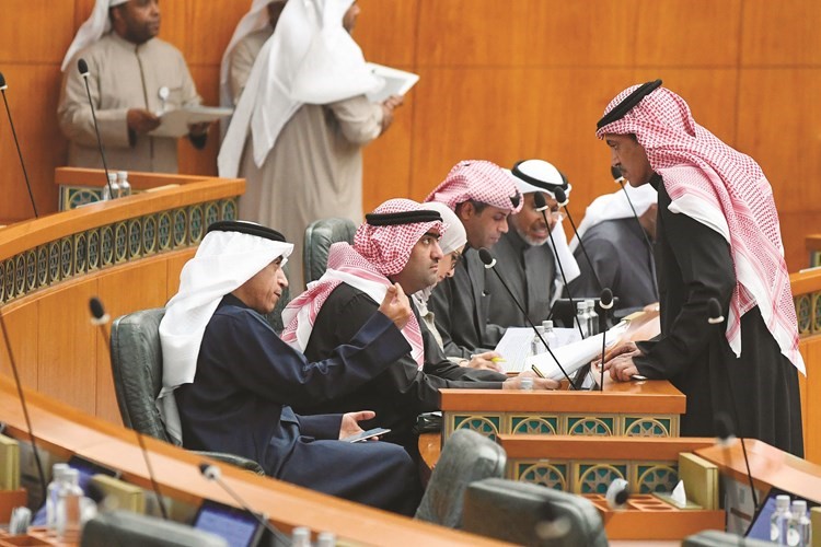 خالد العتيبي متحدثا إلى د. حامد العازمي﻿