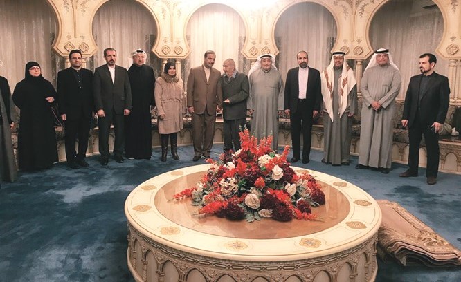 السفير محمد إيراني ونائبه ود.عبدالرحمن العوضي وعدد من أعضاء رابطة الصداقة الكويتية - الإيرانية﻿