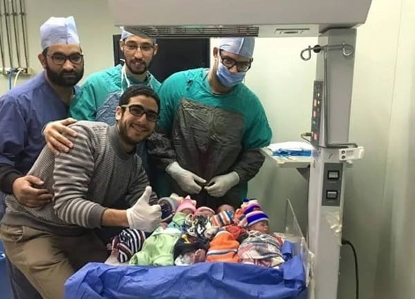 بالصور.. عمرها 22 عاما ولم تتعاطى أي منشطات.. سيدة مصرية تلد 5 توائم بعد عملية قيصرية