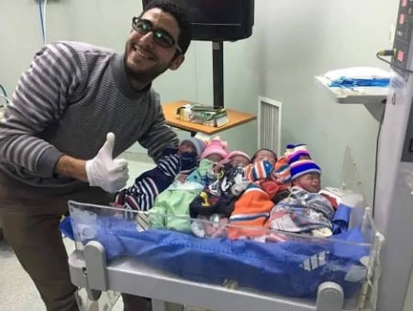 بالصور.. عمرها 22 عاما ولم تتعاطى أي منشطات.. سيدة مصرية تلد 5 توائم بعد عملية قيصرية
