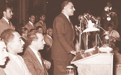 الرئيس المصري الراحل جمال عبدالناصر خلال إلقاء احد خطاباته﻿