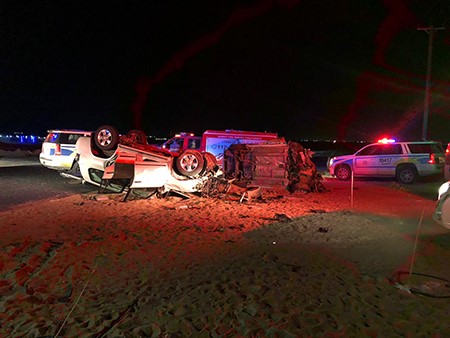 وفاة 6 أشخاص واصابة 5 آخرين في حادث تصادم وجهاً لوجه على طريق الوفرة