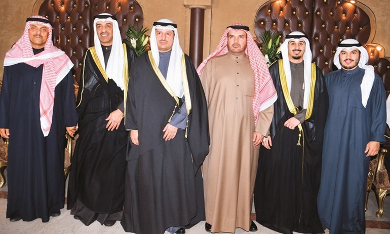 حمدان العازمي وعيسى الشطي يباركان﻿